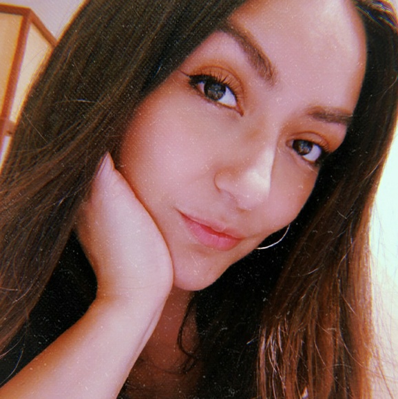 Meet your Posher, Lorena - Picture 1 of 1